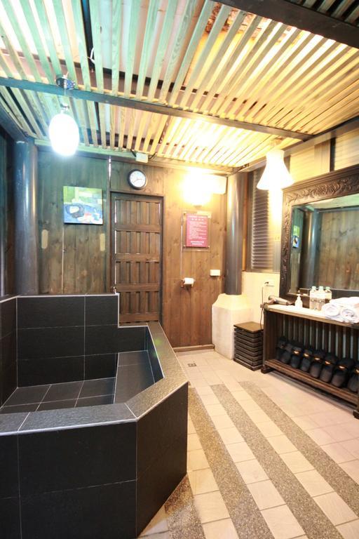 Hotel Les Champs Jiaoxi Bagian luar foto