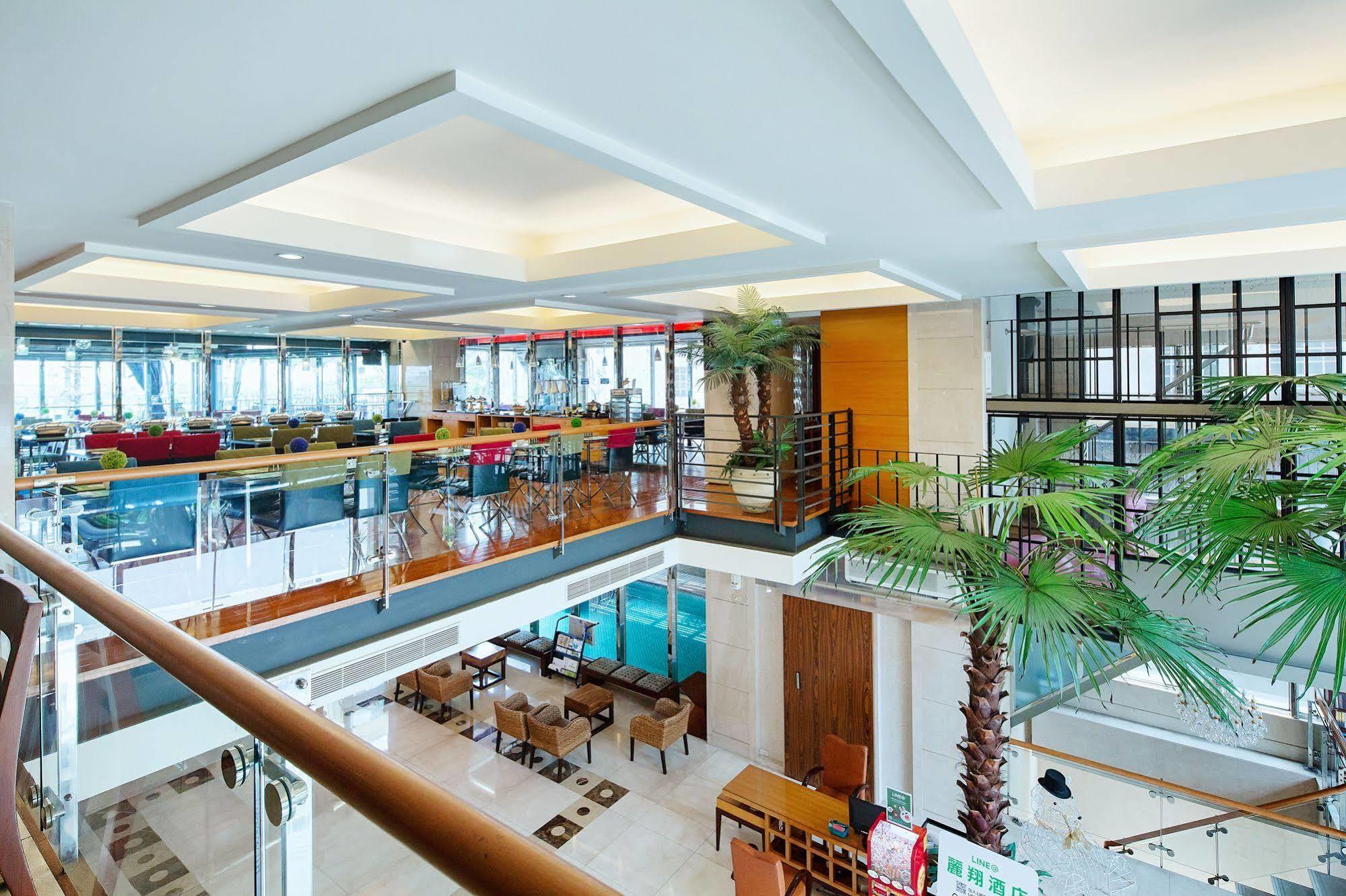 Hotel Les Champs Jiaoxi Bagian luar foto
