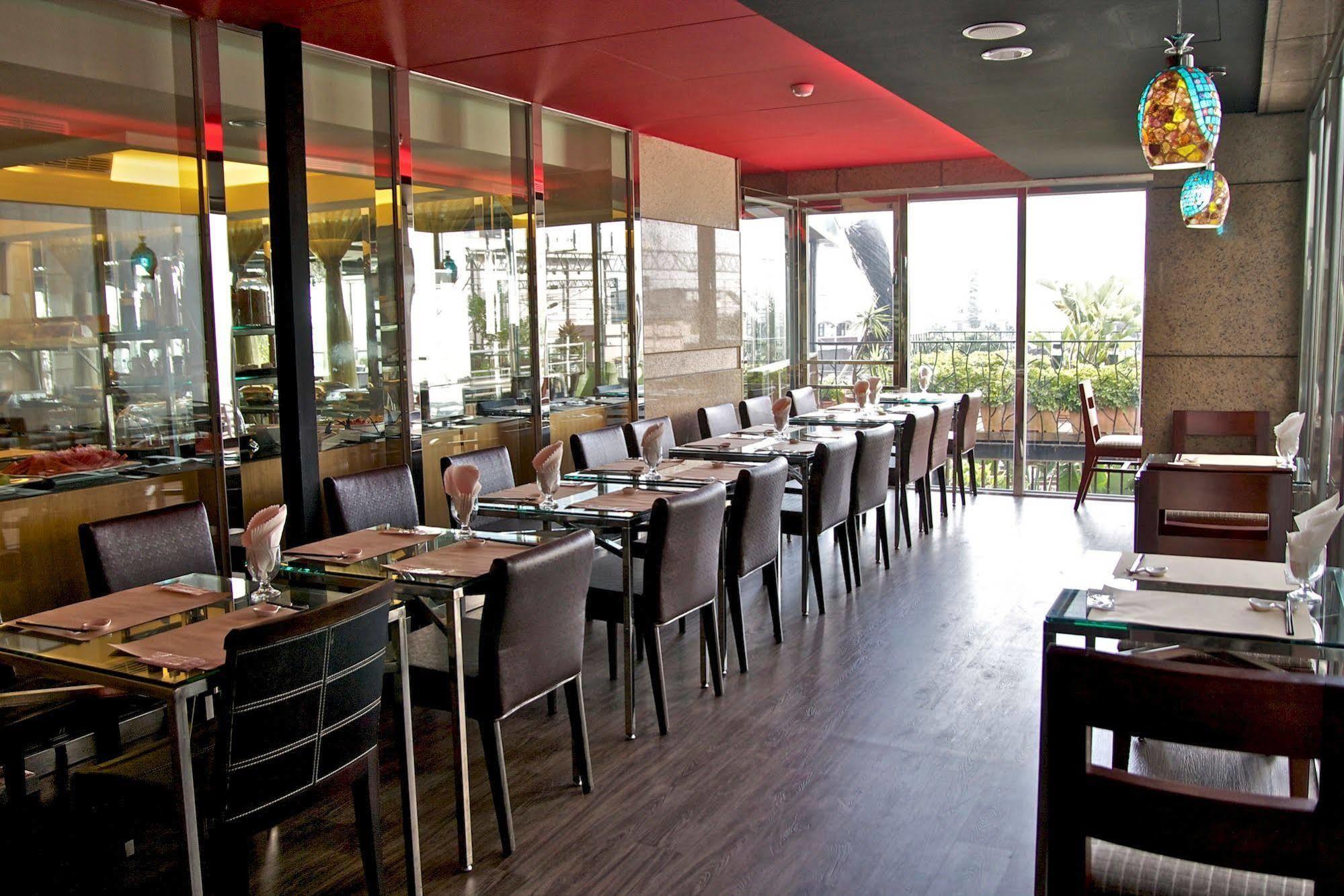 Hotel Les Champs Jiaoxi Bagian luar foto