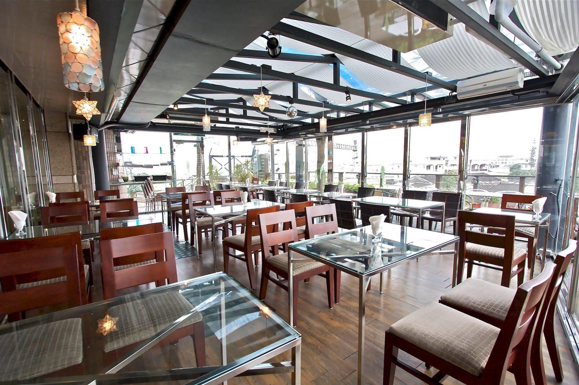 Hotel Les Champs Jiaoxi Bagian luar foto