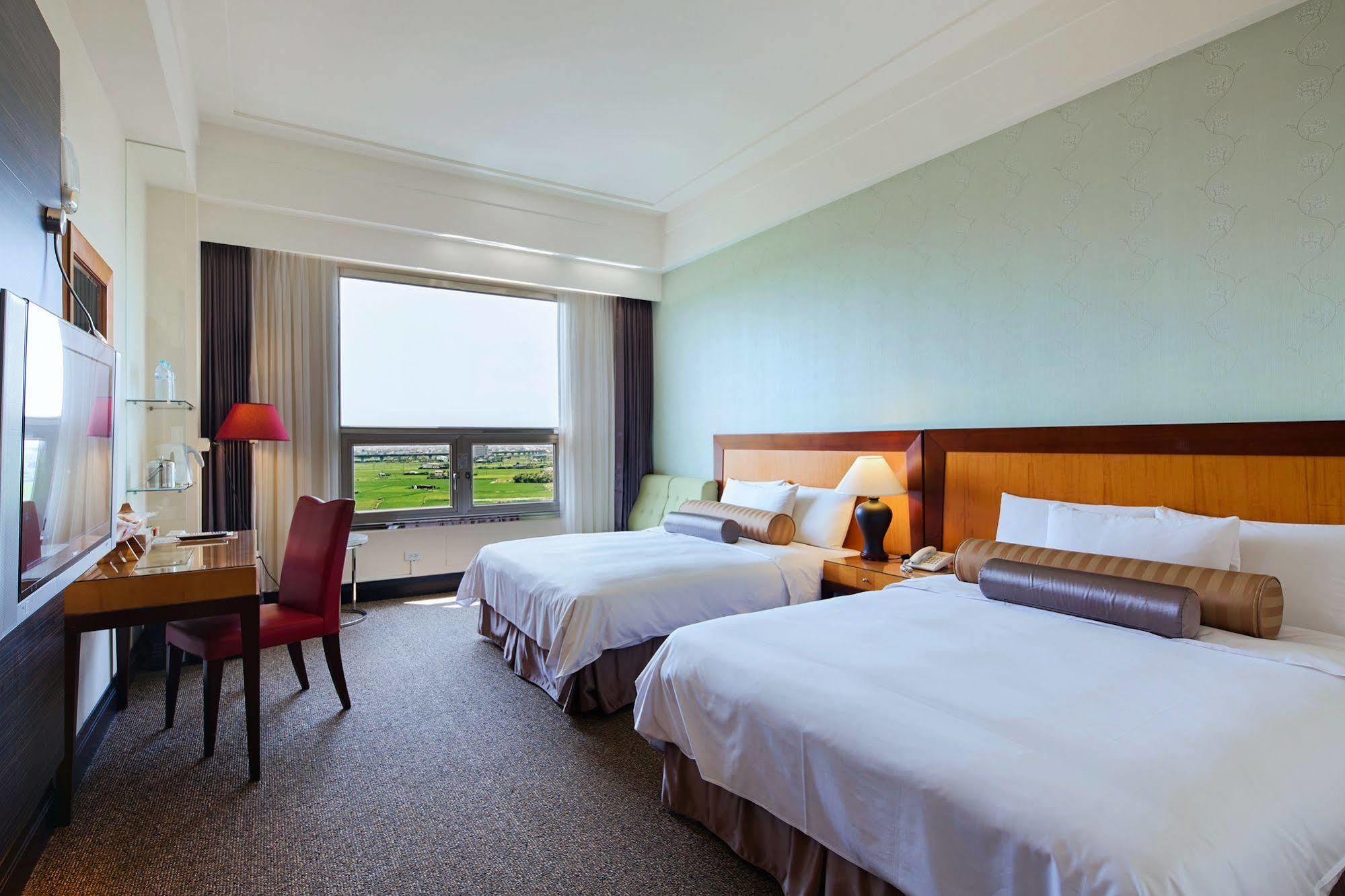 Hotel Les Champs Jiaoxi Bagian luar foto