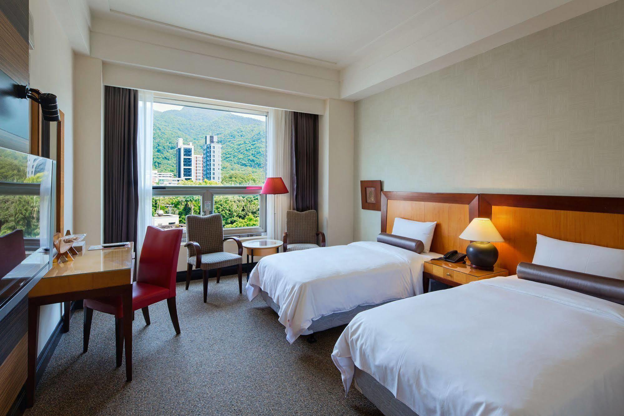 Hotel Les Champs Jiaoxi Bagian luar foto